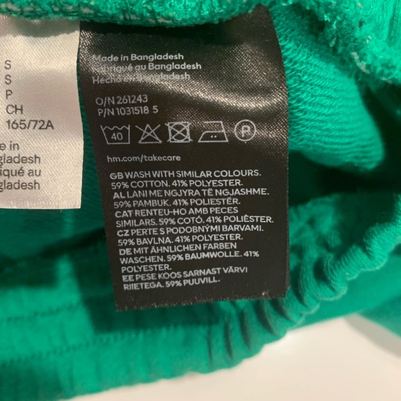 EUC H & M brand Divided  Kelly green shorts 2 pockets at side Sz S - Picture 3 of 8